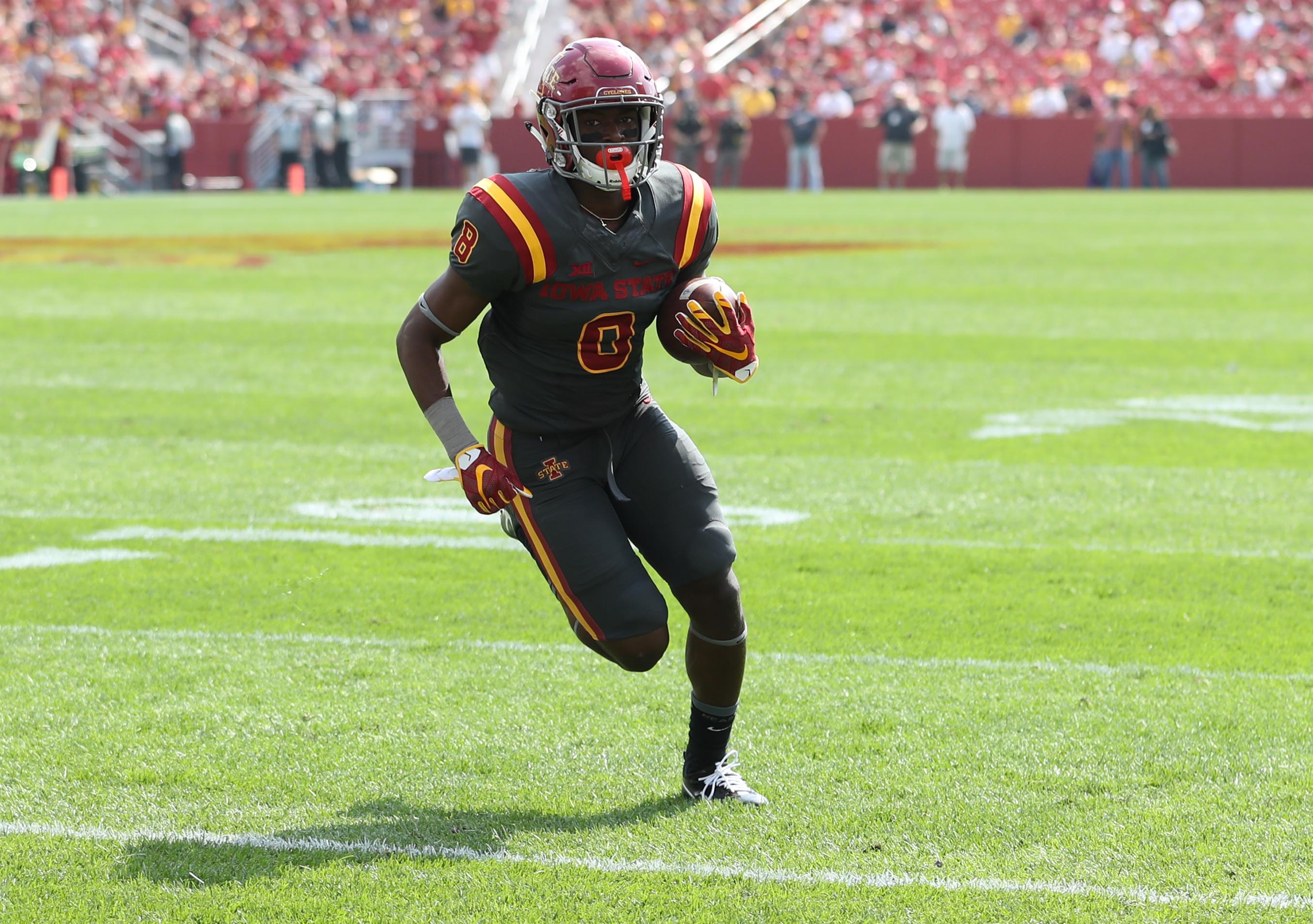 Sep 24, 2016; Ames, IA, USA; Iowa State Cyclones wide receiver Deshaunte Jones (8) gets the corner for a touchdown against the San Jose State Spartans at Jack Trice Stadium. The Cyclones beat the Spartans 44-10. Mandatory Credit: Reese Strickland-USA TODAY Sports