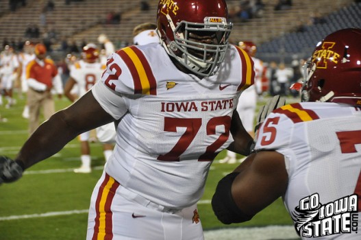 Kelechi Osemele vs UConn 2011 527x350