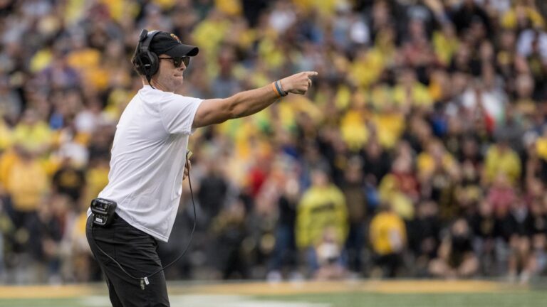 Taylor Mouser officially named offensive coordinator