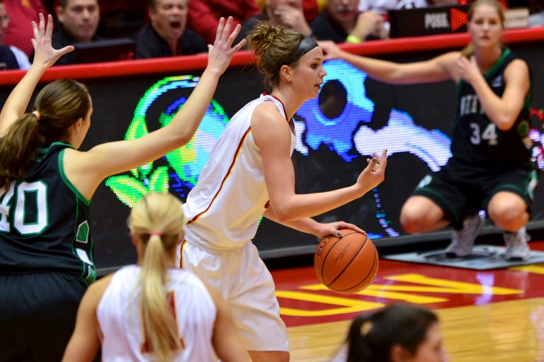 Women’s hoops grabs road win at Cinci