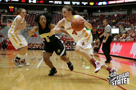 Cyclones upset Texas, 73-71